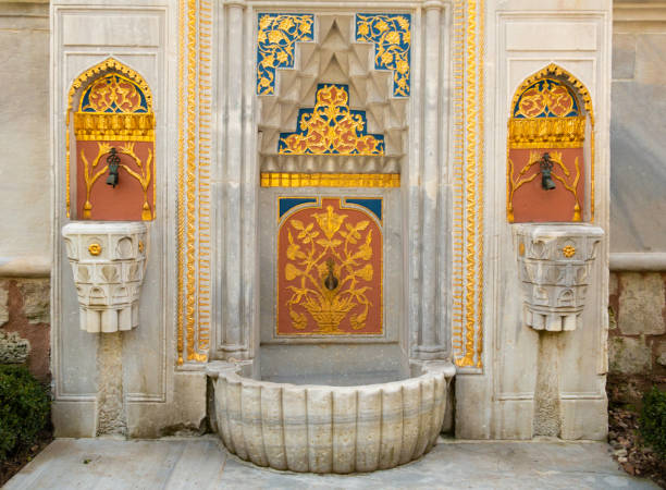 lavado fontain, fuera de la biblioteca en el museo del palacio de topkapi, estambul, turquía - palacio de topkapi fotografías e imágenes de stock