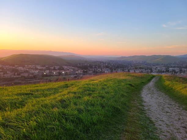 istock Sun sets over the hills in California 1391800688