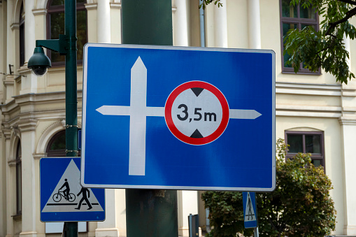 Restricted height traffic sign in Krakow, Poland