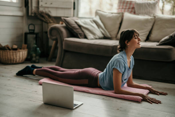 istock Yoga online 1391878371