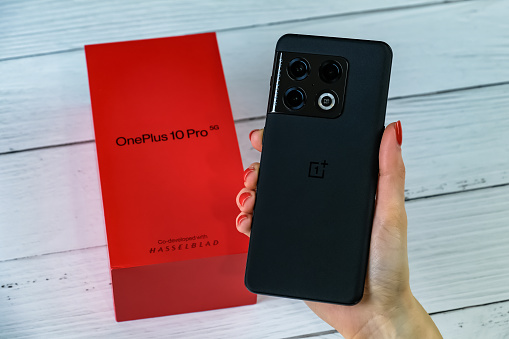 OnePlus 10 Pro in volcanic black color after being purchased on launch date