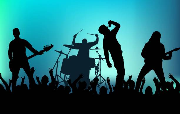 ilustraciones, imágenes clip art, dibujos animados e iconos de stock de concierto de músicos de banda alternativos con siluetas de multitudes - music microphone singer stage