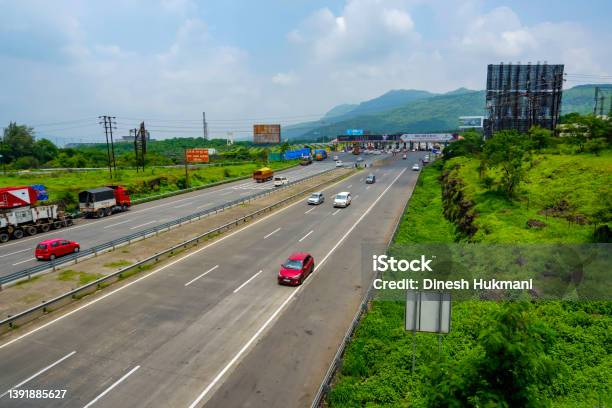 Mumbai Pune Expressway Stock Photo - Download Image Now - Architecture, Asia, Asphalt