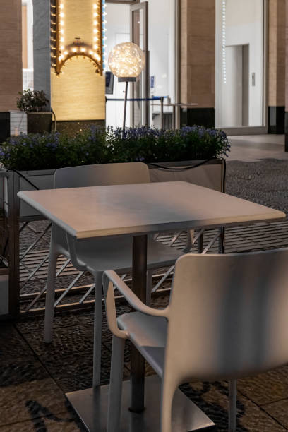 istock Outdoor coffee booth at night 1391897036