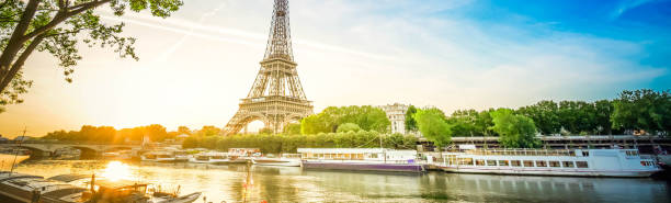istock eiffel tour over Seine river 1391903569