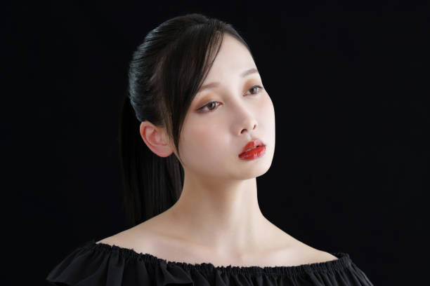 istock Young woman and black background 1391939692