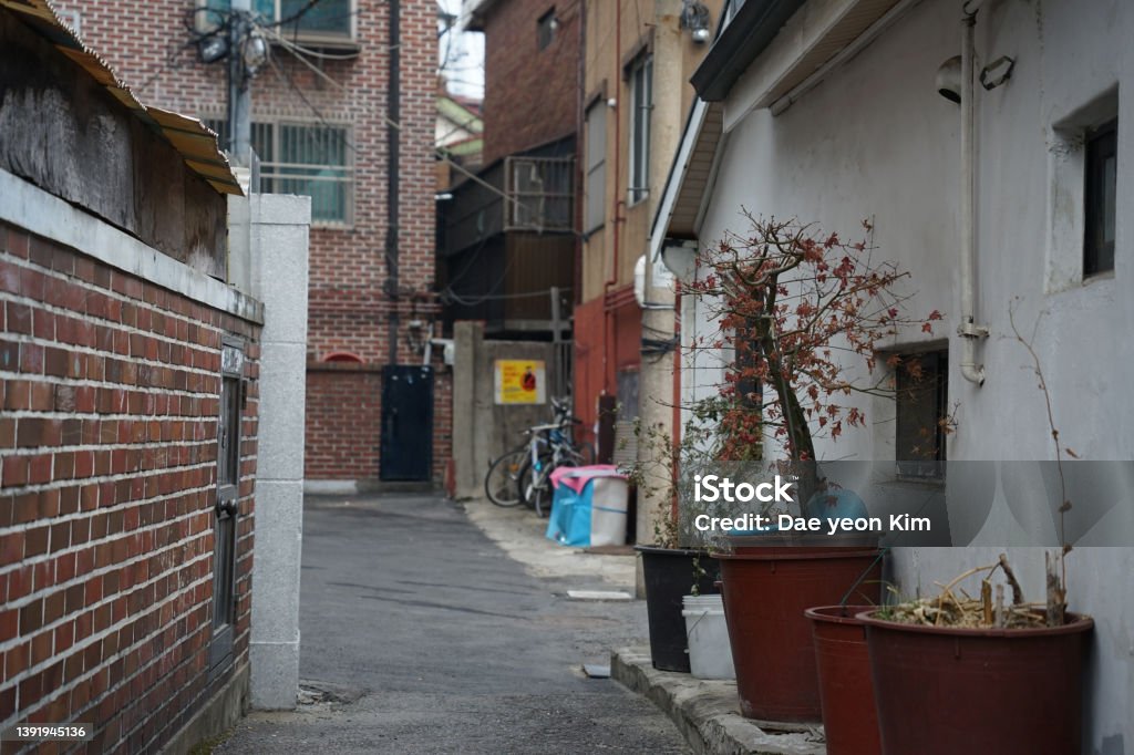 Alleyway in Yongsan-gu, Seoul, Korea This is a picture taken with Sony a7m2 camera. Alley Stock Photo