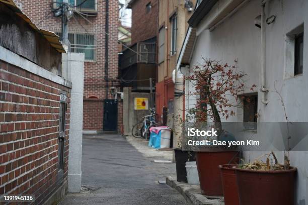 Alleyway In Yongsangu Seoul Korea Stock Photo - Download Image Now - Alley, Apartment, Architecture