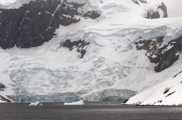 istock Coastline of Antarctica - Global Warming - Ice Formations 1391966183