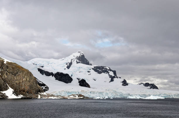 istock Coastline of Antarctica - Global Warming - Ice Formations 1391966199
