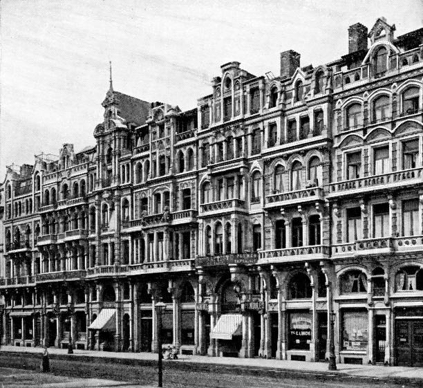 illustrations, cliparts, dessins animés et icônes de guildhouses à la grand place à bruxelles, belgique - 19ème siècle - row house illustrations