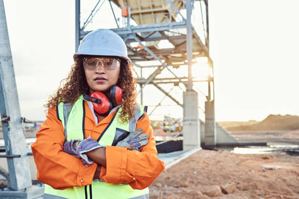 lady borchia - construction worker foto e immagini stock