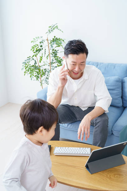 istock A child who disturbs his father 1392013301