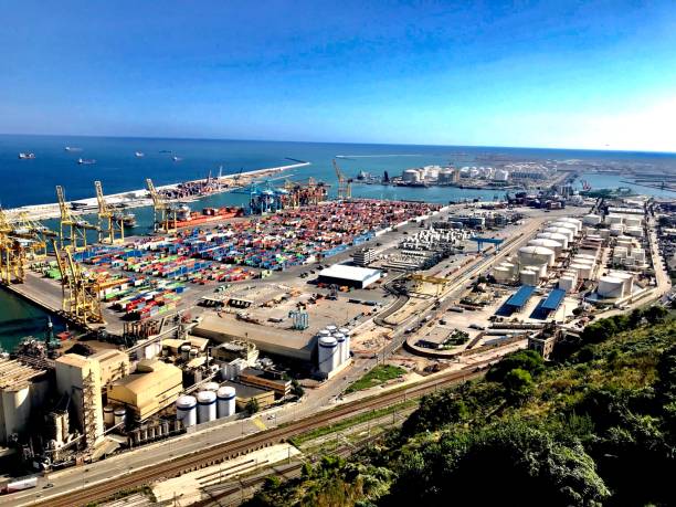 porto marítimo de barcelona - port de barcelona catalonia spain barcelona city - fotografias e filmes do acervo