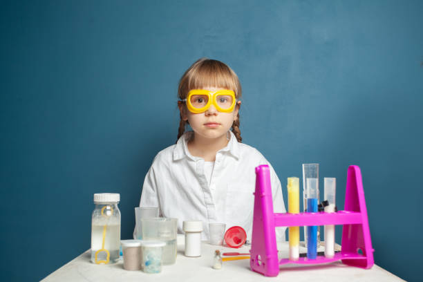 istock Little scientist and ecology experiment equipment 1392072579