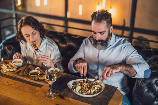 istock Couple at restaurant 1392077279