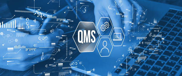 akronym qms oder qualitätsmanagementsystem. abstraktes schema mit text und symbolen - quartermaster stock-fotos und bilder