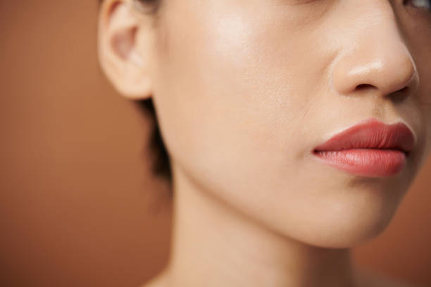 女性の顔のクローズアップ画像 - close up women horizontal citrus fruit ストックフォトと画像