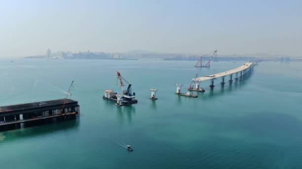 istock Technology development and rapid construction of sea crossing bridges 1392122708