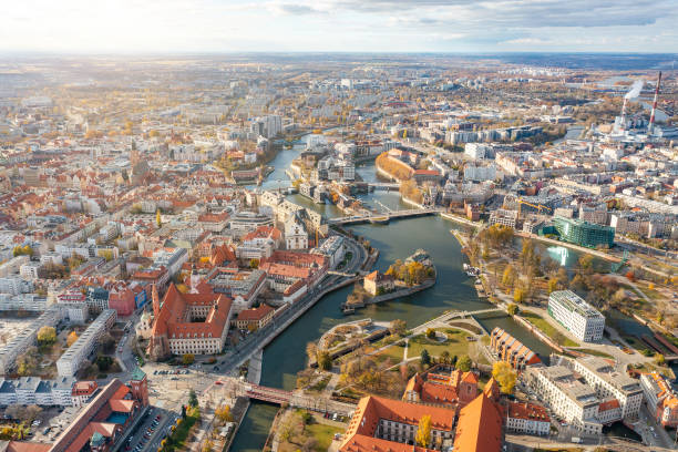 vista del casco antiguo desde arriba, wrocla, polonia - silesia fotografías e imágenes de stock