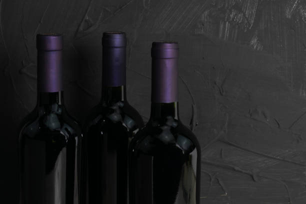 3 本のレッドワイン - liqueur color image isolated nobody ストックフォトと画像