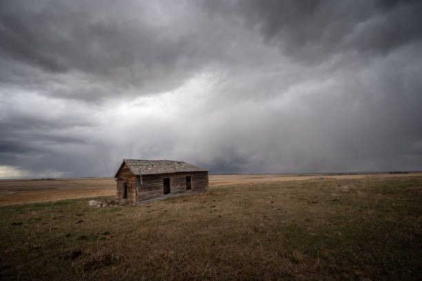 istock Abandoned farm buildings on the great plains 1392143825