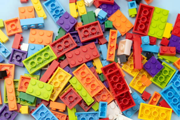 istock Top view of colorful plastic building blocks 1392150402