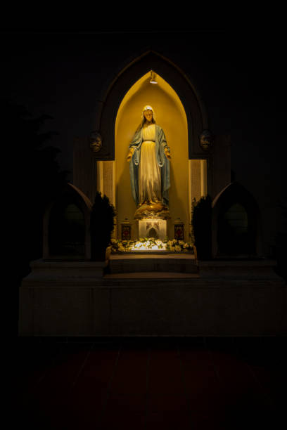 virgem maria na igreja - nossa senhora aparecida - fotografias e filmes do acervo