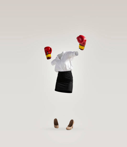 współczesny kolaż sztuki niewidzialnej kobiety w nowoczesnym stroju w stylu biznesowym i rękawiczkach bokserskich na białym tle. pojęcie mody, stylu - invisible absence shirt mystery zdjęcia i obrazy z banku zdjęć
