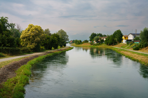 Canal Muzza en Quatiano, en la provincia de Lodi photo