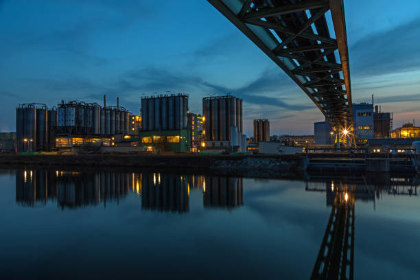 istock Chemical industry at night 1392313705