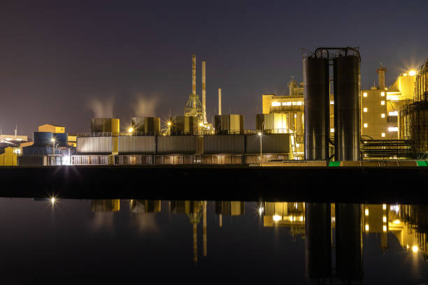 istock Chemical industry at night 1392315479