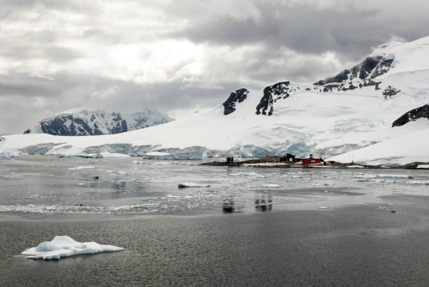 istock Cruising in Antarctica - Fairytale landscape 1392315899