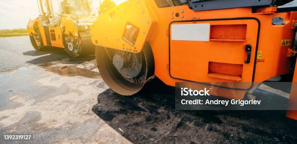 Compactor Jalan Vibratory Asphalt Roller Compactor Memadatkan Perkerasan Aspal Baru ...