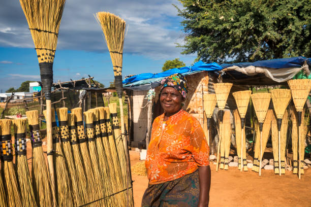 女性露天商 - africa african descent women poverty ストックフォトと画像