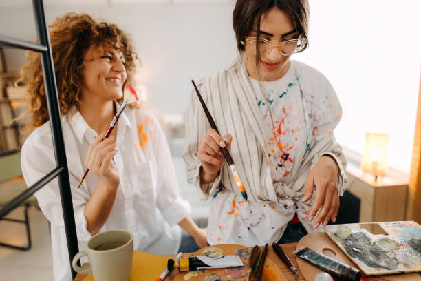 istock Female fine artists drawing in studio 1392333198