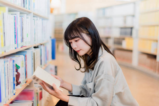 図書館でのひととき - 勉強　日本人 ストックフォトと画像