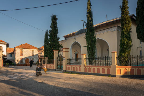 moschea a trebinje, bosnia-erzegovina - trebinje foto e immagini stock