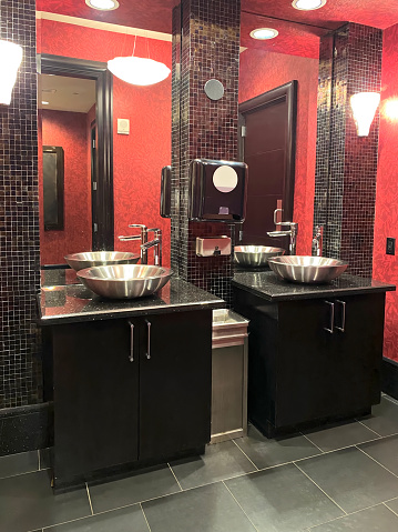 Large bathroom with s sinks