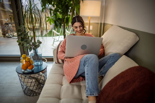 istock Reading a news online 1392408885