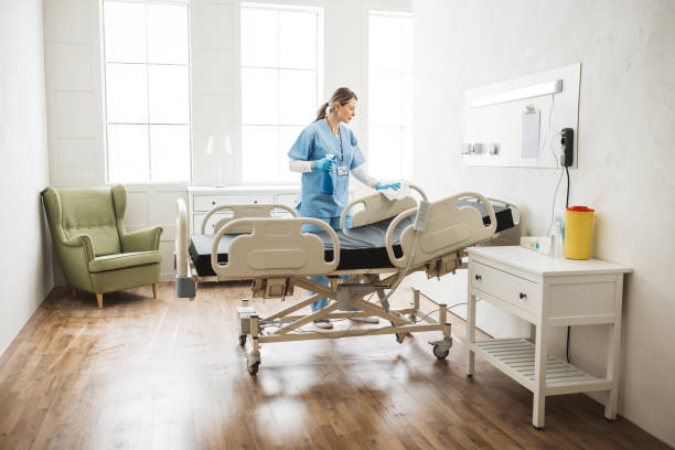 istock Nurse cleaning hospital ward. 1392421544