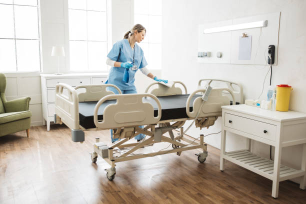 istock Nurse cleaning hospital ward. 1392421545