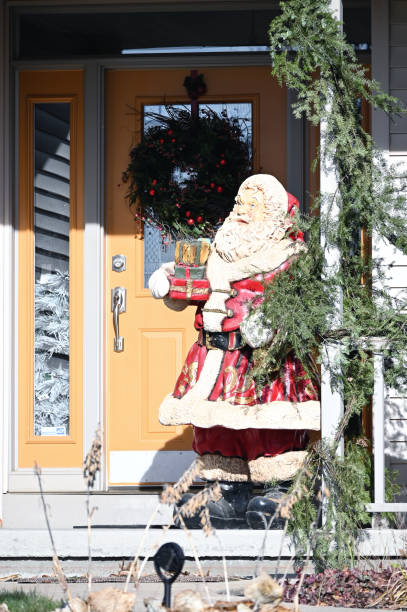 istock Vintage Santa Figurine 1392433592