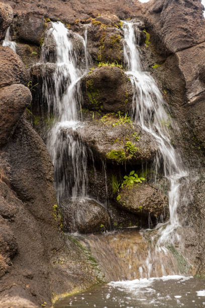 widok na mały wodospad - minature waterfall zdjęcia i obrazy z banku zdjęć