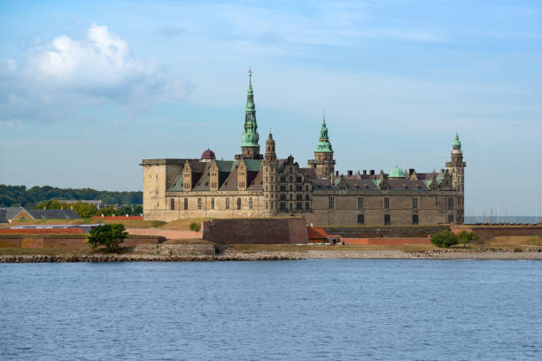 view from sea to kronborg castle in helsingor (elsinore). shakespeare's hamlet castle. helsingør, denmark. - kronborg castle imagens e fotografias de stock