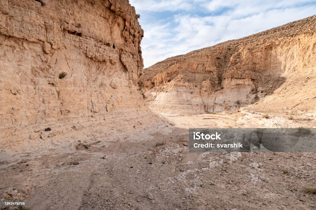 イスラエルのエルサレムに近い死海のイスラエル側のタマリム川近くのユダヤ砂漠の山々 Horizonのストックフォトや画像を多数ご用意