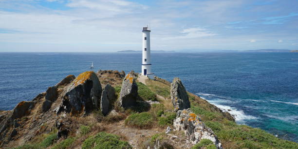 farol na costa da galícia espanha atlântico - galicia - fotografias e filmes do acervo