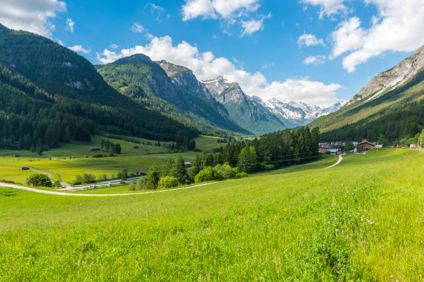 istock Mountain peaks near Alpine town Trins 1392483714