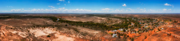 d wilcannia ultra szeroka patelnia - town australia desert remote zdjęcia i obrazy z banku zdjęć