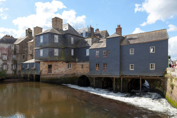 istock Houses with a slate facade, on the Rohan Bridge in Landerneau 1392493072